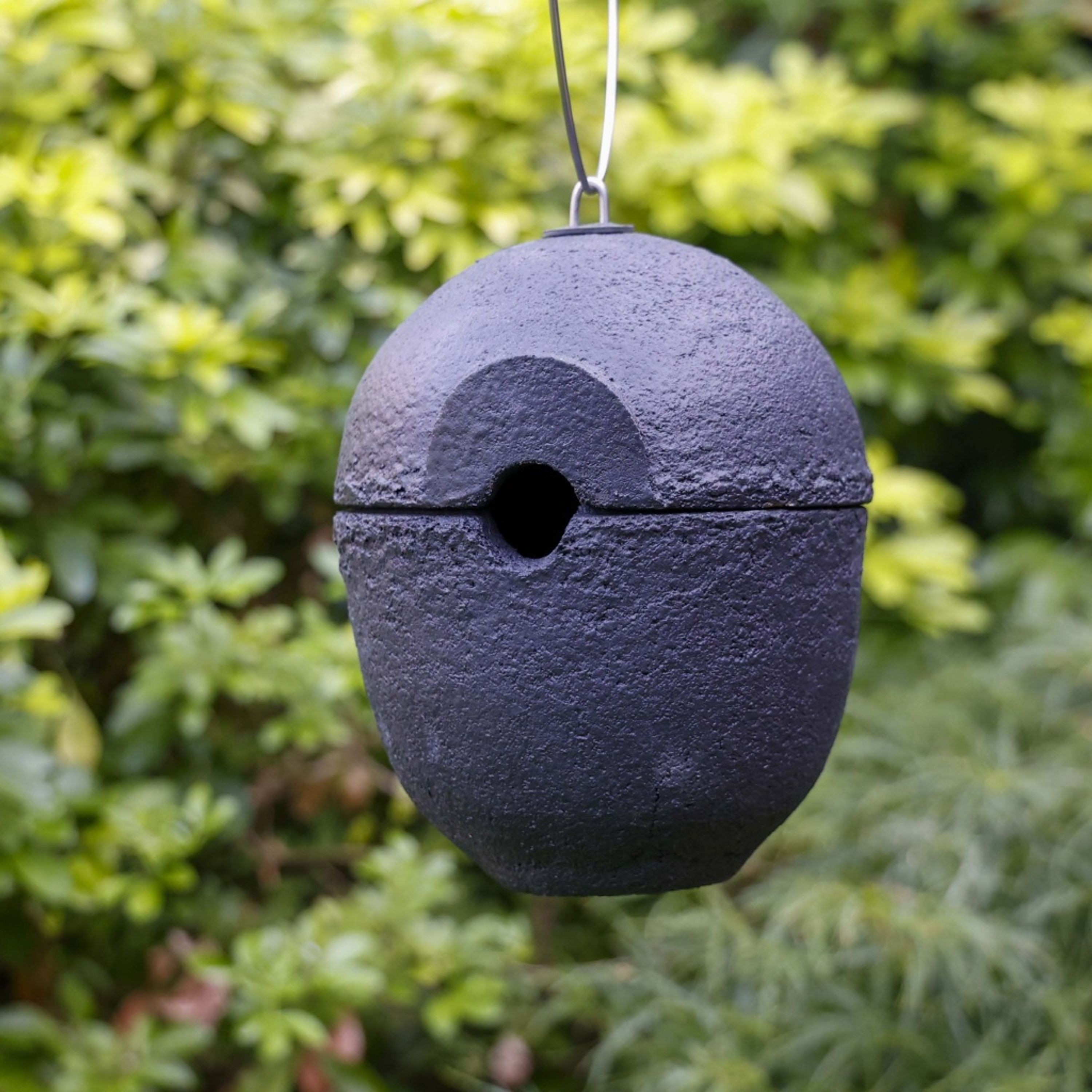 WoodStone-Nistkasten „Malaga“ 28 mm schwarz | Vogelhaus Holzbeton | CJ Wildlife